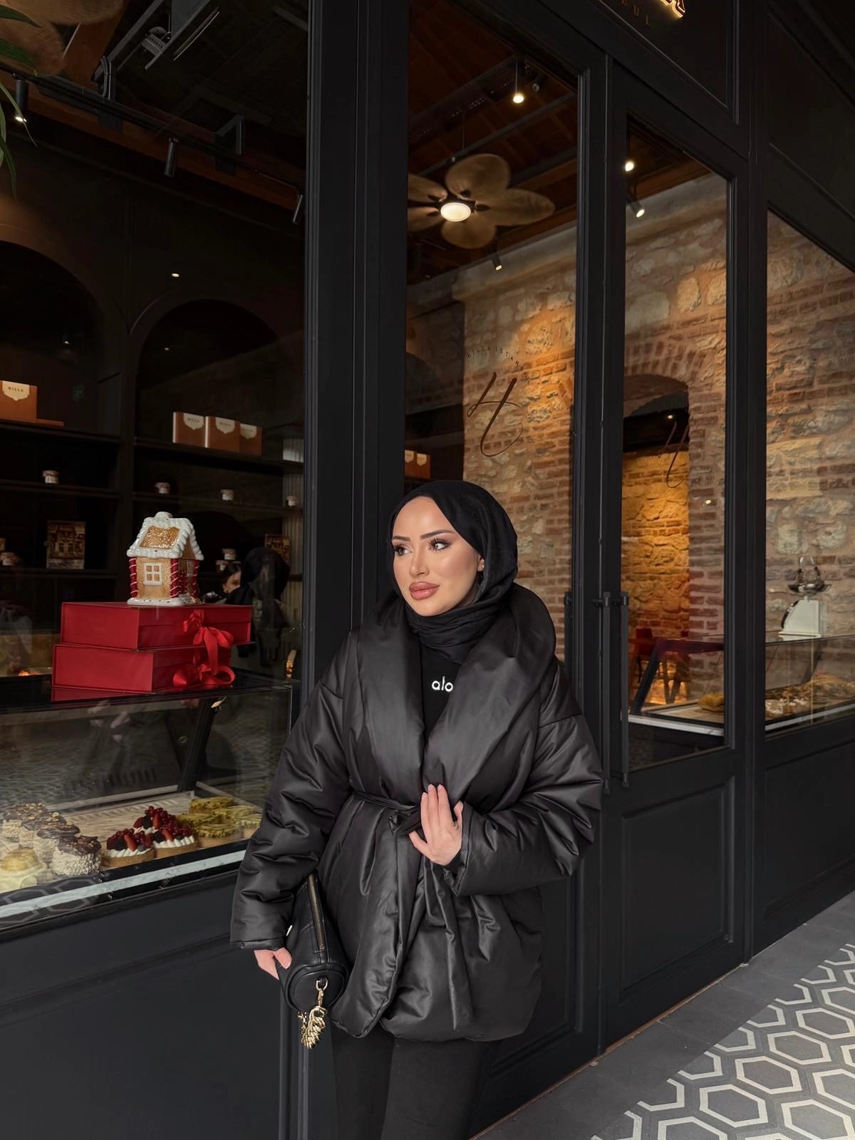 SİYAH ŞİŞME MONT 208