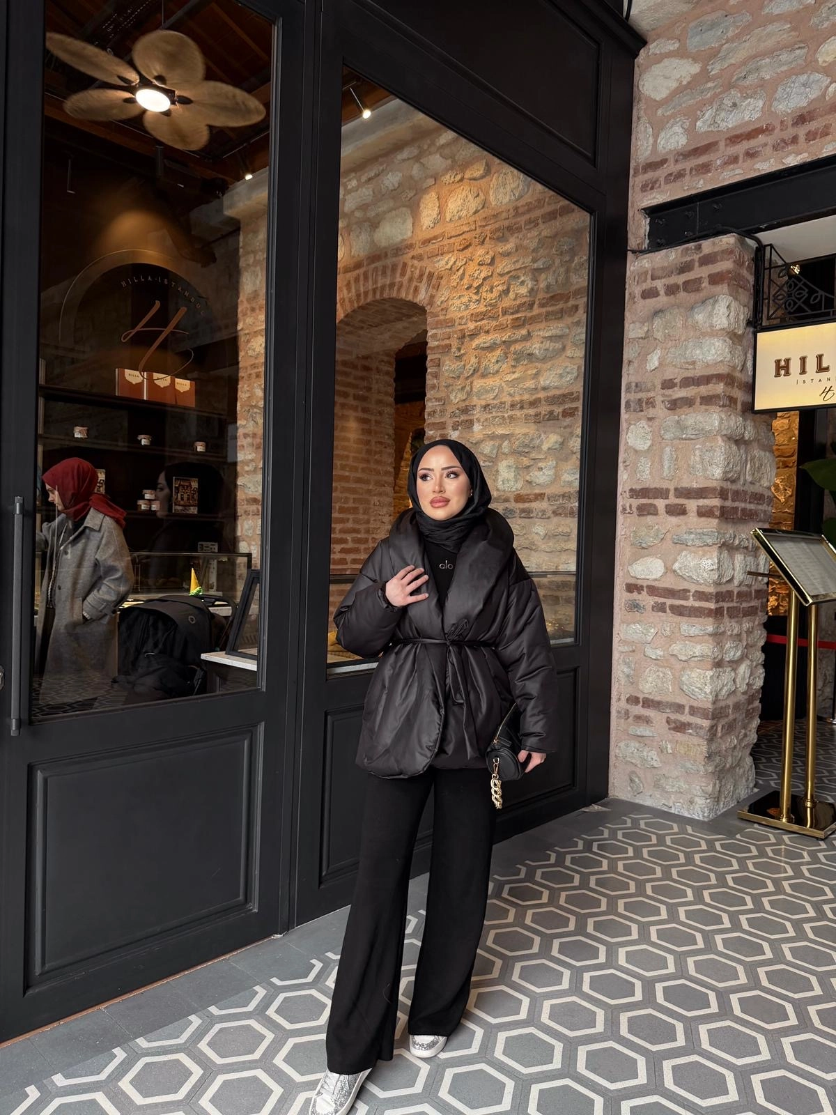 SİYAH ŞİŞME MONT 208