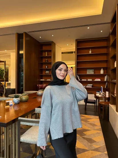 GRİ SİMLİ TRİKO KAZAK